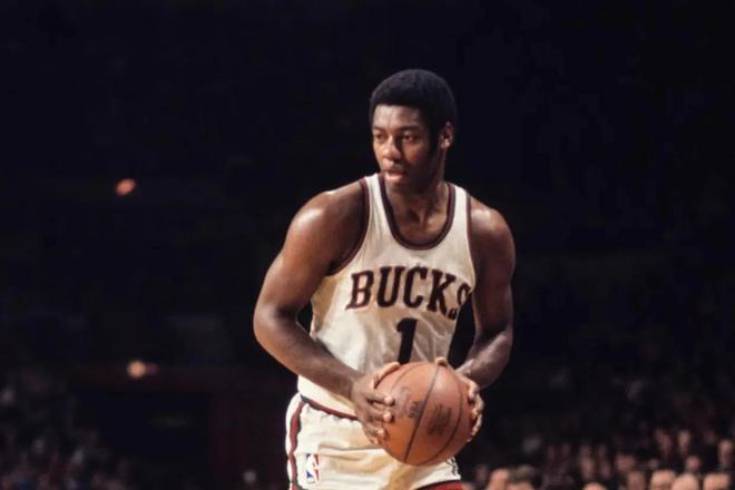 她的父母分 她的父母分