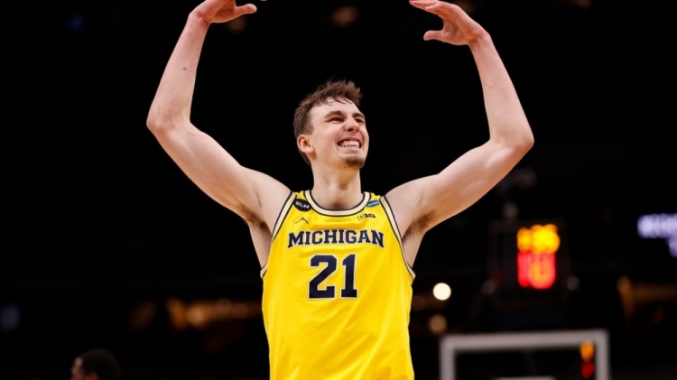 朱俊龙在防 朱俊龙在防