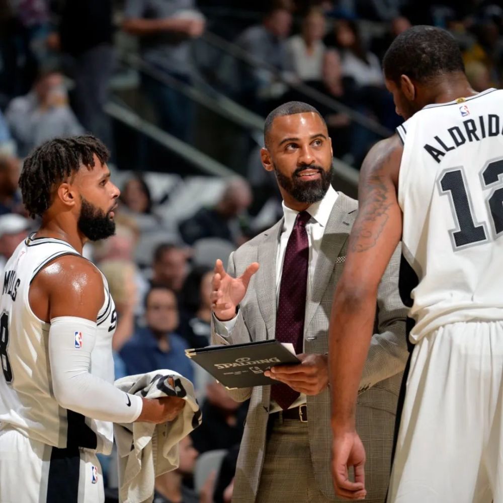 在这个多事 在这个多事