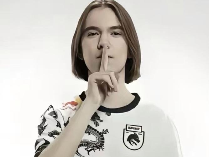 显得稀少